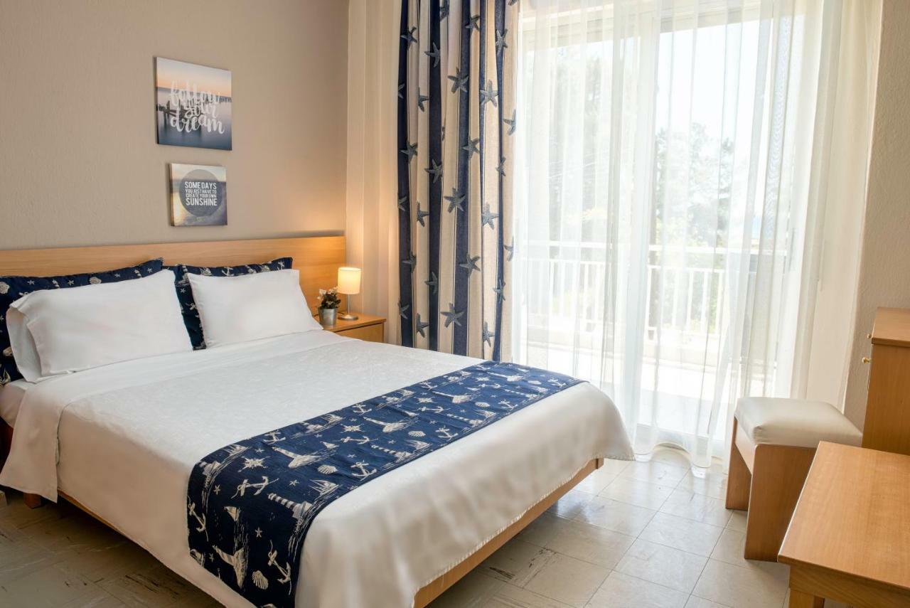 Georgalas Rest Apartments Nea Kallikrateia Exteriör bild